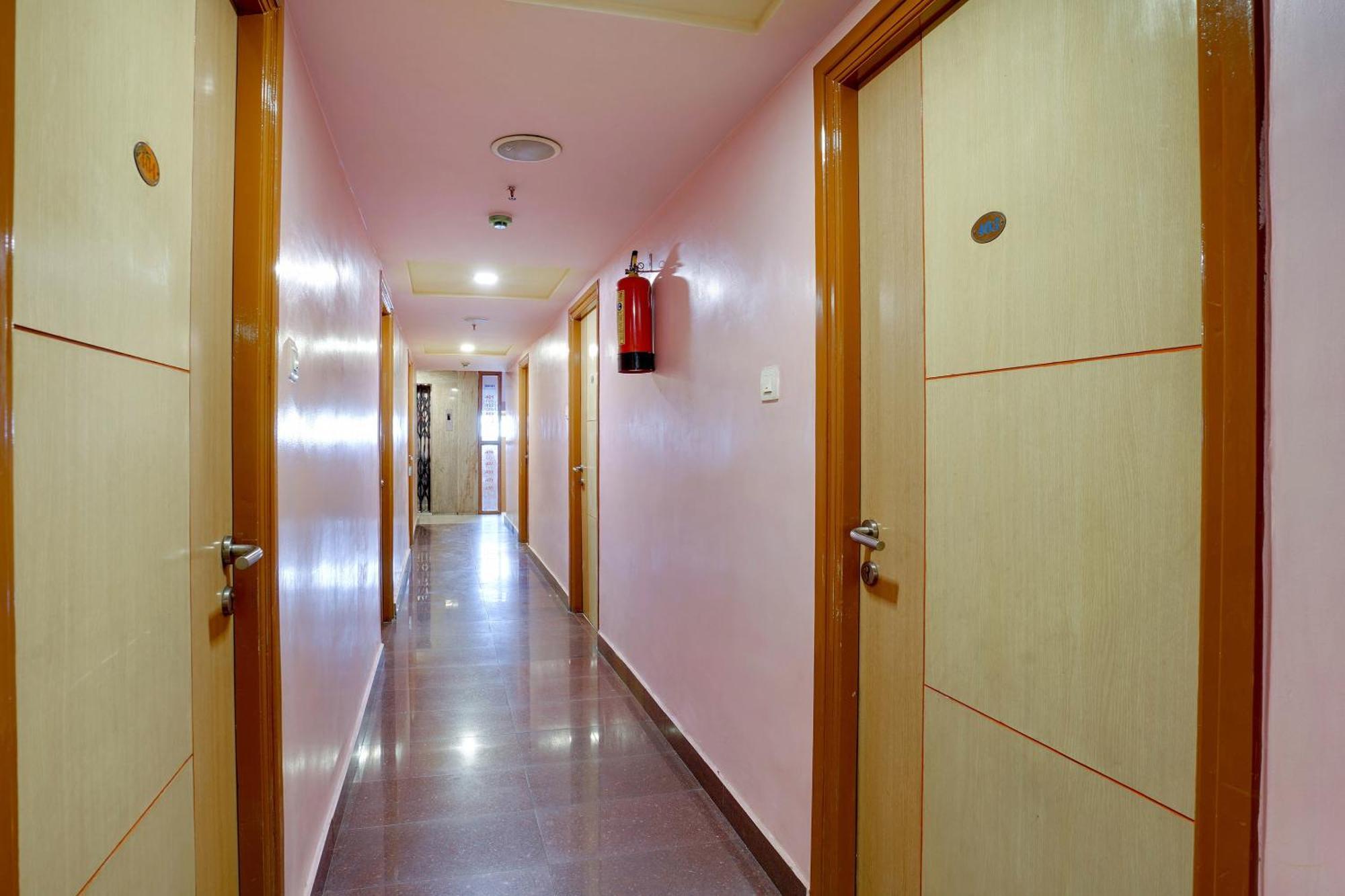 Hotel O Shanta Residency Lodge Sururnagar エクステリア 写真