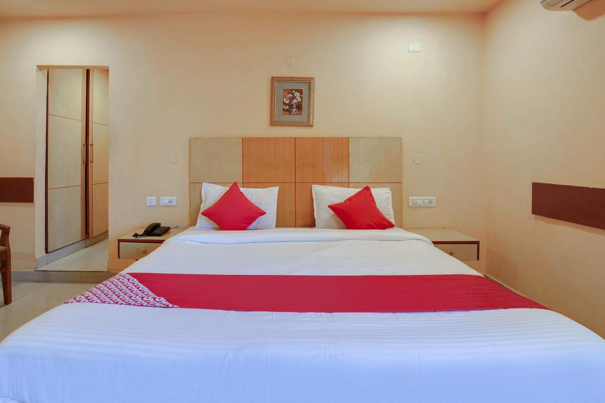 Hotel O Shanta Residency Lodge Sururnagar エクステリア 写真