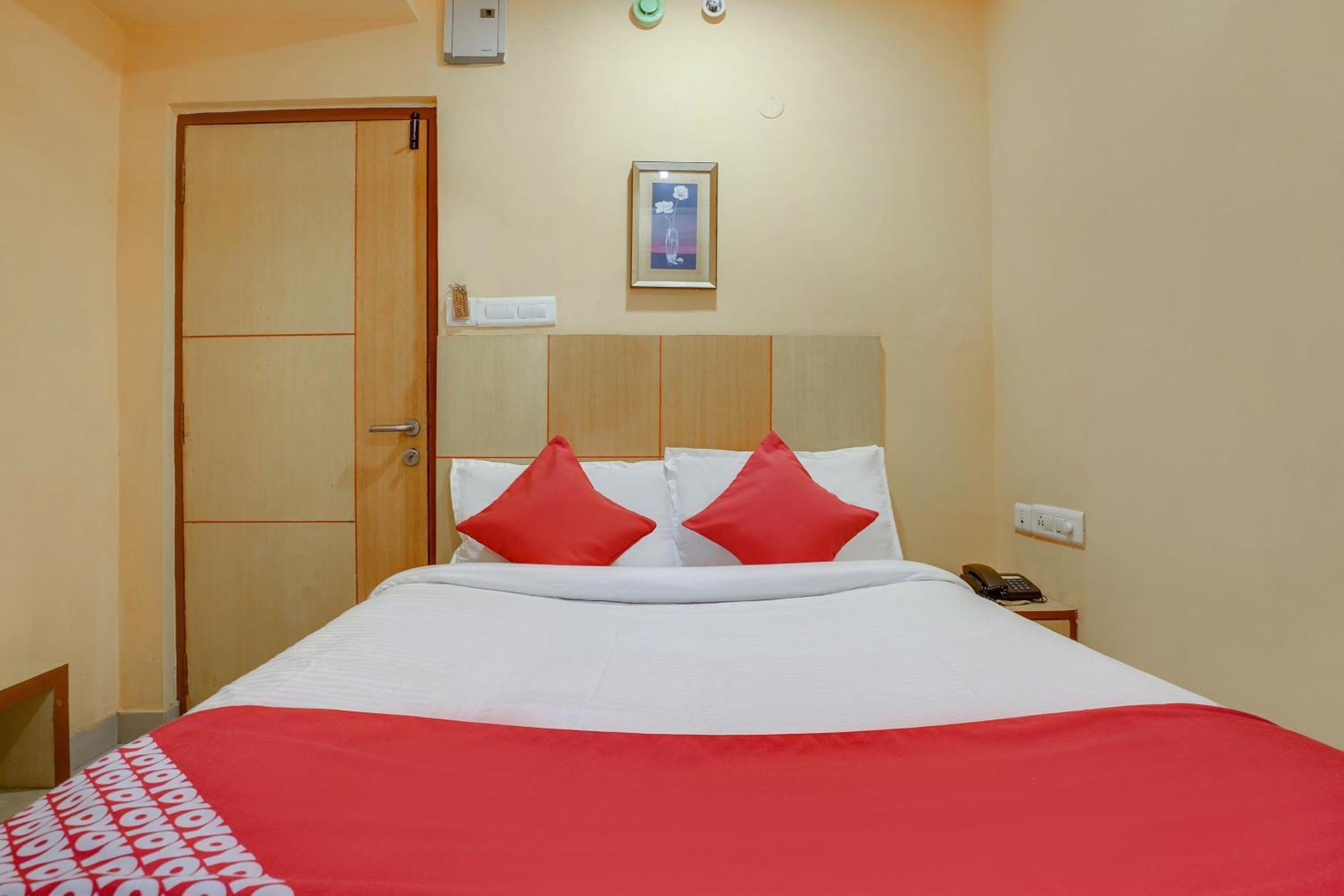 Hotel O Shanta Residency Lodge Sururnagar エクステリア 写真