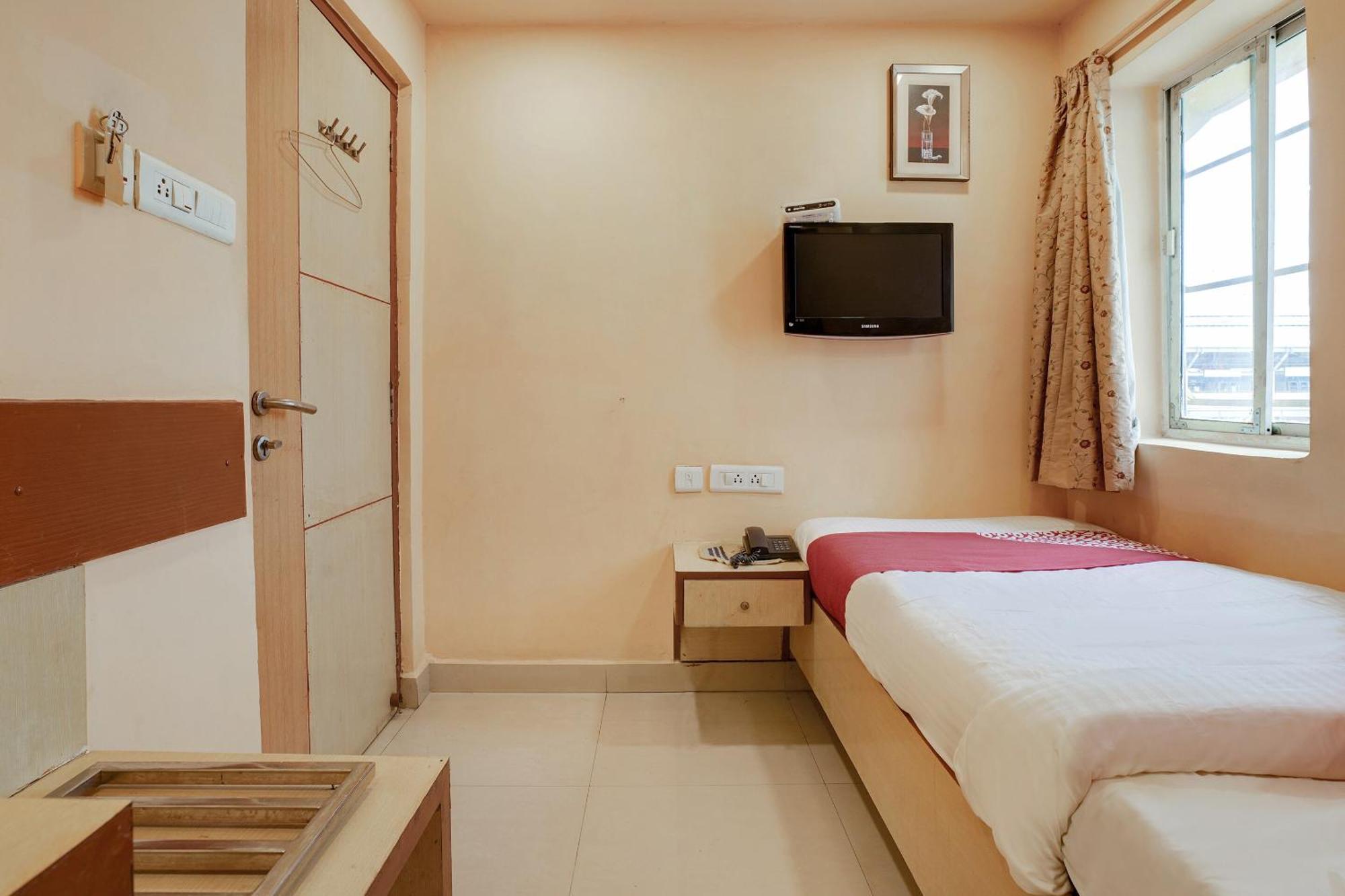 Hotel O Shanta Residency Lodge Sururnagar エクステリア 写真